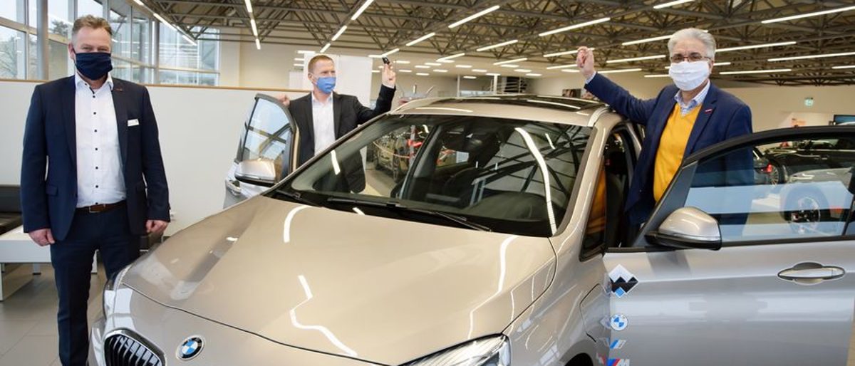 Symbolische Übergabe BMW an Handwerkskammer