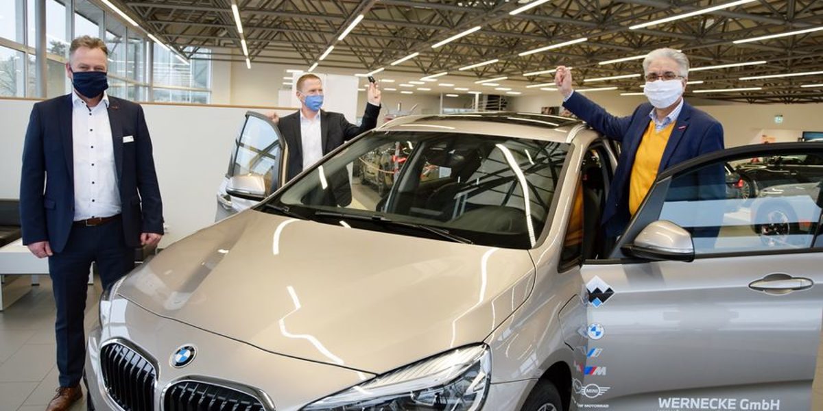 Symbolische Übergabe BMW an Handwerkskammer