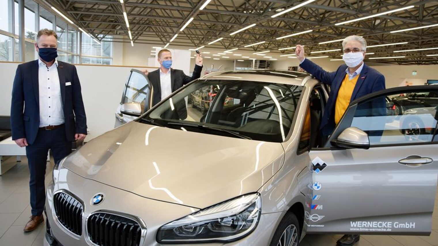 Symbolische Übergabe BMW an Handwerkskammer