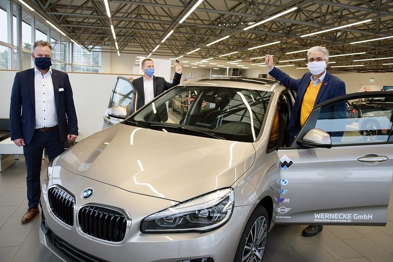 Symbolische Übergabe BMW an Handwerkskammer