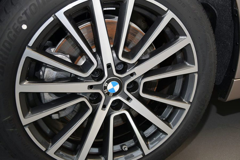 Symbolische Übergabe BMW an Handwerkskammer