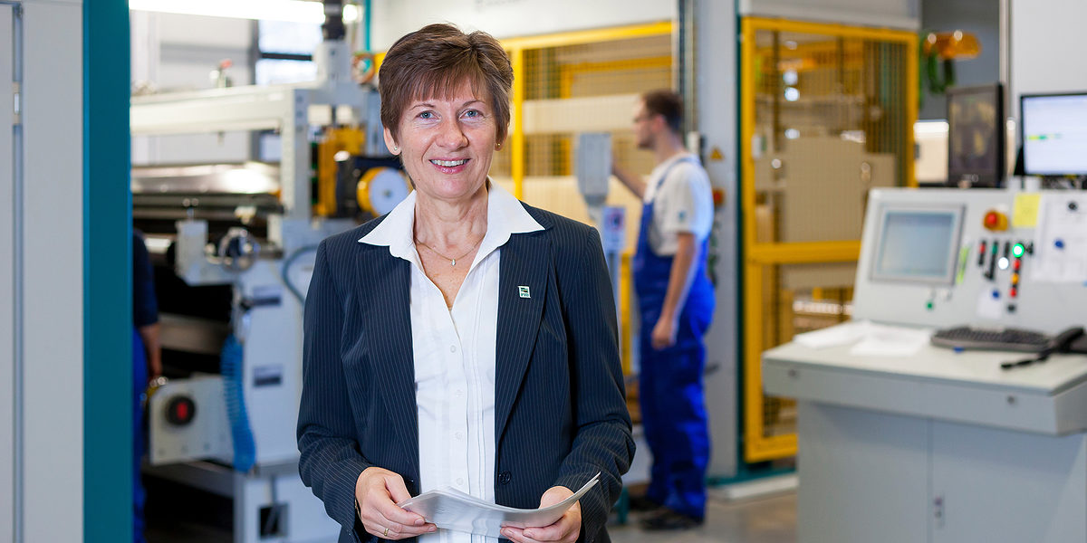DEU/Brandenburg/Ortrand, 02.12.2015, Polymertechnik Ortrand (PTO), Geschaeftsfuehrerin Kirsten Schmaler, **Foto: Andreas Franke** DEU/Brandenburg/Ortrand, 02.12.2015, Polymertechnik Ortrand (PTO), Geschaeftsfuehrerin Kirsten Schmaler, **Foto: Andreas Franke** Schlagwort(e): Industrie, Ortrand, PTO, Polymertechnik, Polymertechnik Ortrand, Produktion, Wirtschaft, portrait