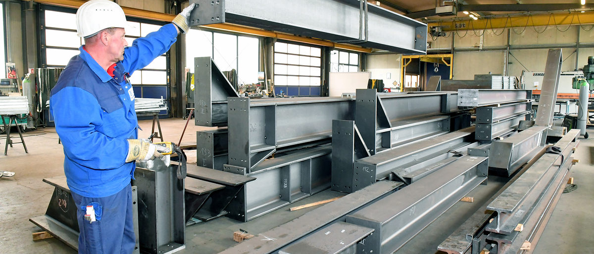 Herzberger Stahlbau und Metallbau Hoffmann GmbH - Stahlbauer Hartmut Bucke (60) an der Laufkatze im Stahlbau Herzberger Stahlbau und Metallbau Hoffmann GmbH - Stahlbauer Hartmut Bucke (60) an der Laufkatze im Stahlbau Schlagwort(e): Herzberger Stahlbau und Metallbau Hoffmann GmbH, Hoffmann Herzberger Stahlbau GmbH