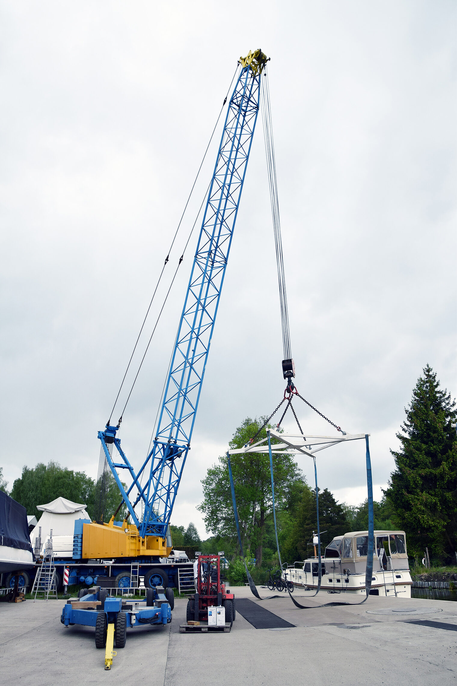 Bootswerft Jürgen Wendisch mit Kran